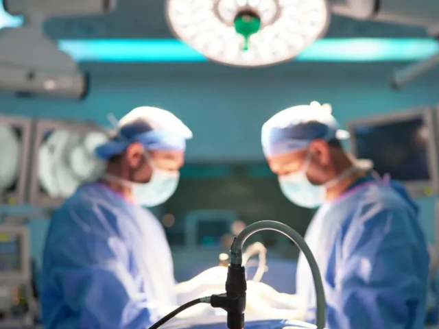 Cirugía Endoscópica Cervical en Lima: Tratamiento Avanzado para Hernias y Estenosis por el Dr. Gunter Munguia